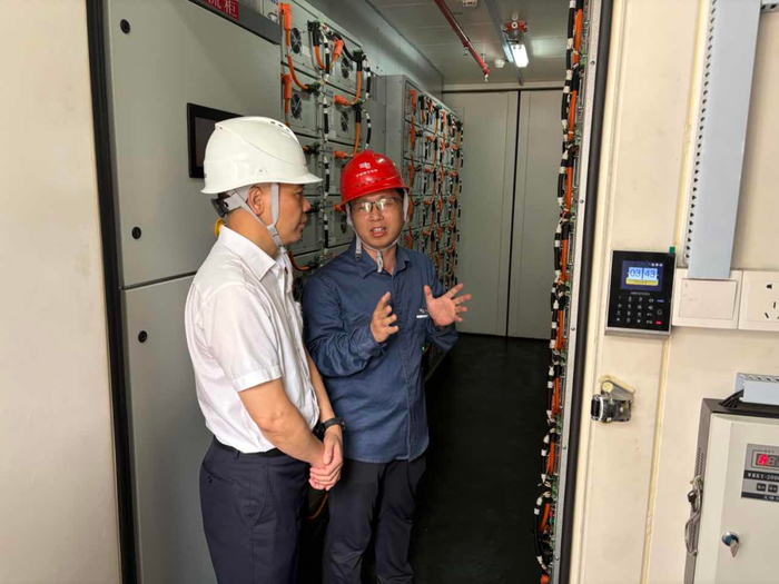 陈伟荣带队对南网新能院储能及光伏电站开展安全生产专项检查