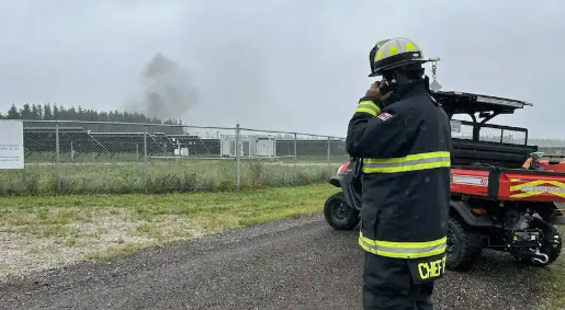 现场数次爆炸，电池舱盖炸飞！又一储能电站突发火灾